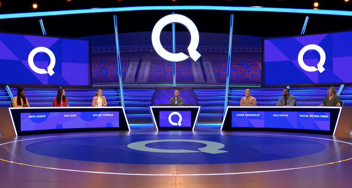 RachelFurness10's tweet photo. If I just sit and smile will I get away with answering zero questions 😅🙃 #tuneintofindout #EURO2022 #questionofsport https://t.co/jFqEmHXgSY