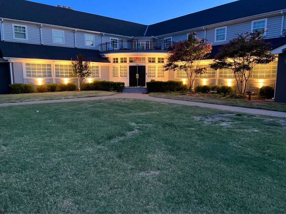 OUPhiPsiAlumni's tweet photo. Thanks bro McCoy for getting the lights tuned up. 720 Elm. Looking good! https://t.co/g6NcjVvNkS