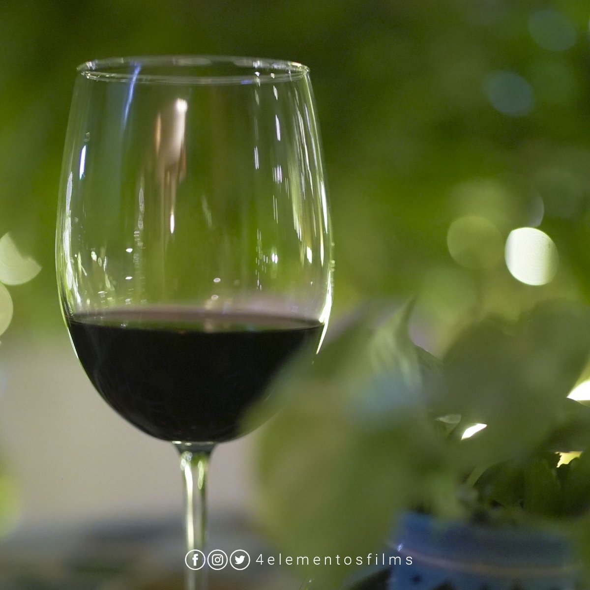 4efilms's tweet photo. Una copa de #vino porque #viernes https://t.co/QieuZpNiOM