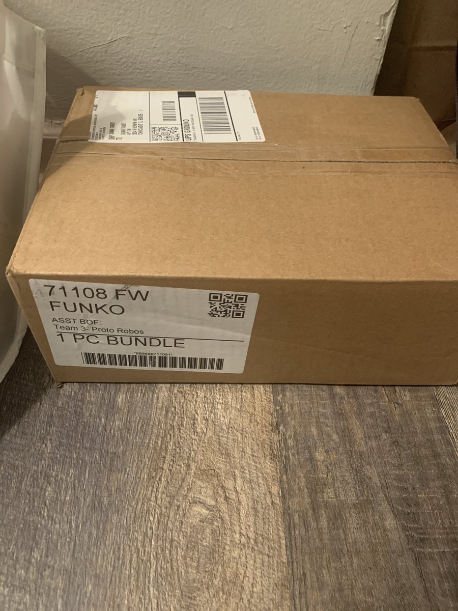 HolaLolaPops's tweet photo. Look what’s here! Doing a live unboxing on insta and will post here later! #FunkoPOP #Funko #BoxOfFun2022 @funko #collector https://t.co/5IdW50THXK