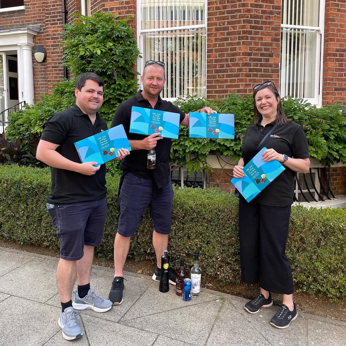 mrtplusrex's tweet photo. We had a roar-ly good time at the @GoGoDiscover22 Sponsors Challenge for @break_charity last night!🦖 

The Toilets+ Team came first in the ‘Most Creative Mode of Transport’ category, when we switched walking for rowing, and made our way down the river to get to another T.Rex!🛶 https://t.co/PdKLoB2SyW