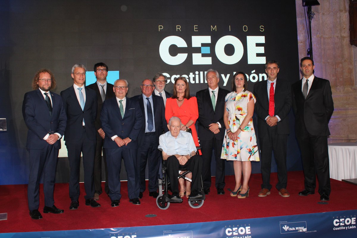 ceoecepymesa's tweet photo. 🏆 La Confederación ha compartido en la @catedralpalenci una noche especial para el fundador y gerente de #DULCA, el #empresario peñarandino César Serna Sánchez, quien ha recibido un merecido premio @ceoe_cyl 2021 por la provincia de #Salamanca. https://t.co/fi4mXmmOvV