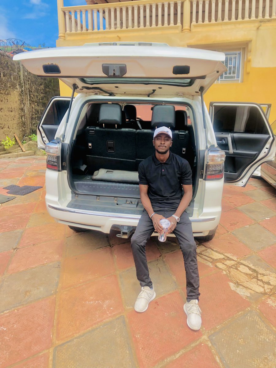 williewaynesl's tweet photo. She say I look better in person, I say I look better when I’m working😉
#SaloneTwitter #williewaynesl https://t.co/q1dL8EYqhx