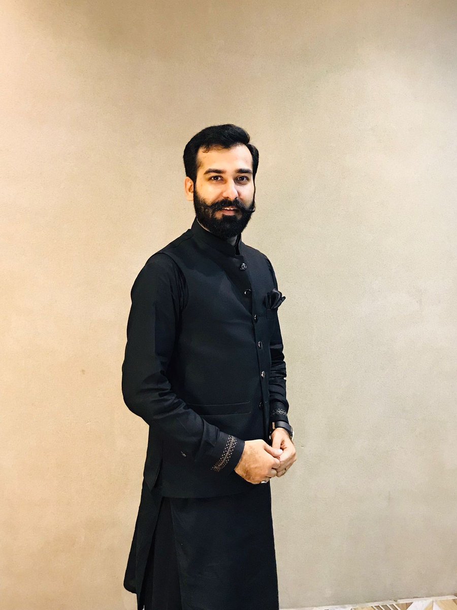 its_inam's tweet photo. آج اگر انگریز ہمارے حکمران ہوتے,
 دکان پر شراب تو بکتی جج کبھی نہ بکتے! https://t.co/oD0P7AV3tF