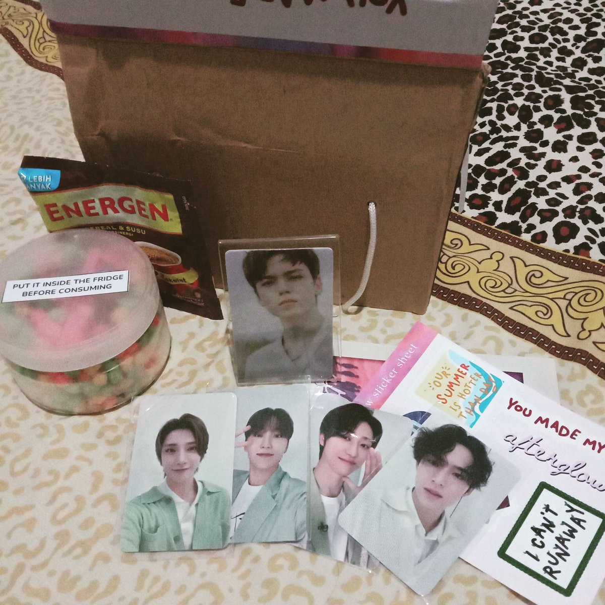 letskyfalls's tweet photo. Happy package arrived safely ✨ (with some snacks already eaten hehehe)

Thank you so much @ymmdayproject and @amaramara_x 💕💕💕 https://t.co/4R1HTWIAep