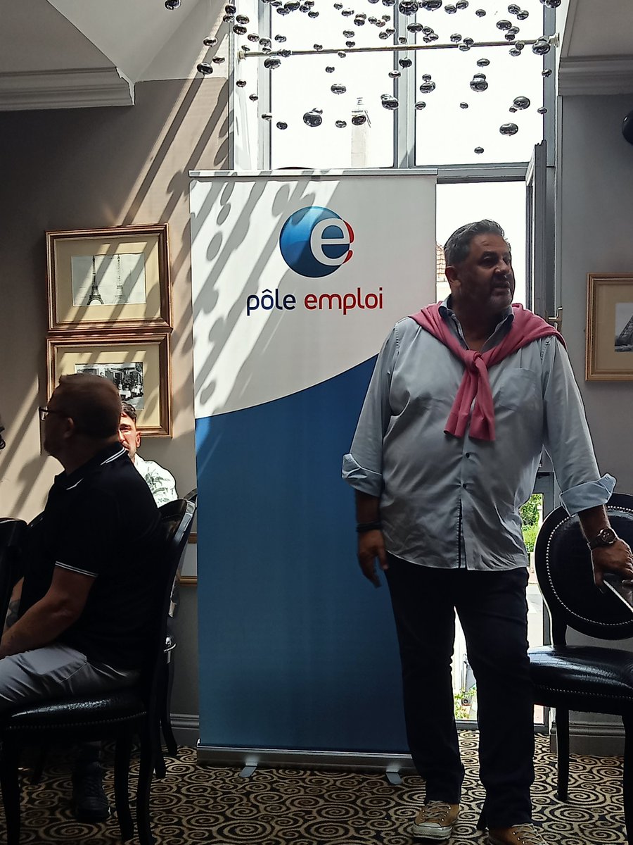 Session de recrutements au <a href="/cafedeparis62/">Café de Paris Calais</a> @poleemploi_HDF #Calais merci aux entreprises présentes #serveurpro <a href="/MaximeUmih/">Maxime UMIH</a> <a href="/BFMLittoral/">BFM Grand Littoral</a>