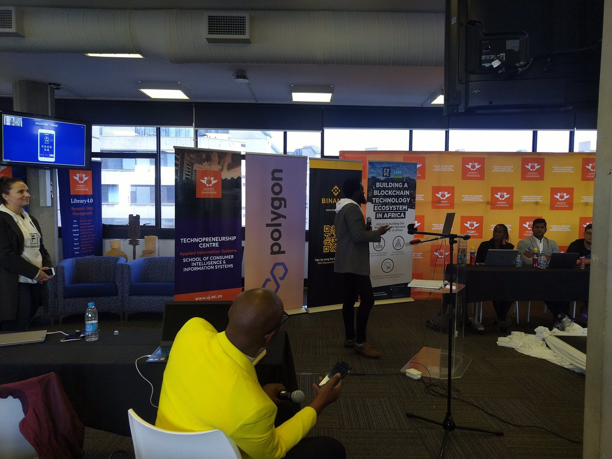 TiyaniTee's tweet photo. When your team mate is presenting and making you proud...
University of Pretoria well represented at the University of Johannesburg's Blockchain Innovation Bootcamp and Hackathon. #UJBlockchainHack https://t.co/CSkZya5RzJ