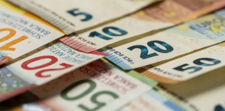 swissbusiness's tweet photo. #285pensionfunds are #underfunded, according to the #SupervisoryCommission.
At the end of 2021 they were 13.
The #averageyield in the #firstsixmontsof2022 was #minus12_3percent.
For the #wholeyear2021, the #averagenetreturn on #assets was #8percent.
https://t.co/aIcCV379cB
#BVG https://t.co/KqAizEB0XT