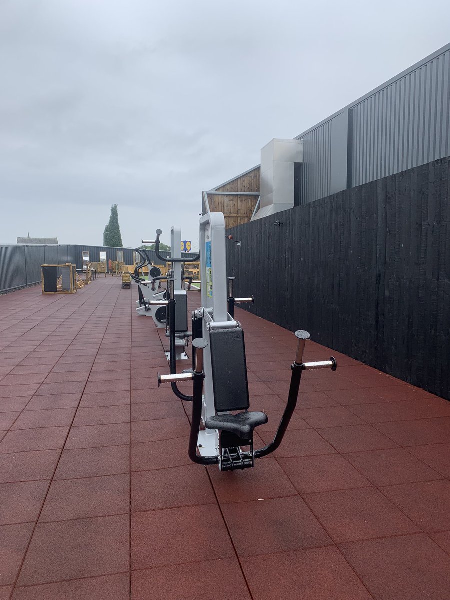 hayleylever's tweet image. Amazing rooftop space- sensory garden and exercise space.