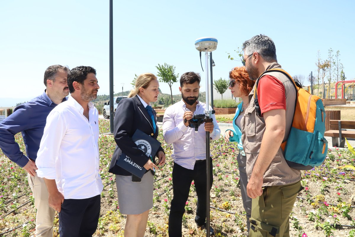 Guinness Record Türkiye temsilcileri, #EXPO2021Hatay'da sergilediğimiz 1600 m² büyüklüğündeki “Ortak Varoluş” mozaiğinde ölçüm yaptı.

Mozaiğimizin Guinness Rekorlar Kitabı'nda dünyanın en büyük taban mozaiği ünvanına sahip olması için heyecanla bekliyoruz.
