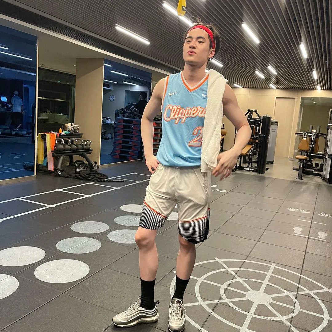 FamfamilyPh's tweet photo. P'Fam IG Post 7|22|22
Ig: fampnpw
With hard work and effort, you can achieve anything. 💪⛹️
finally you're okay and you're very healthy
just be careful always🥺❤️❤️
#famfamily
#fampornpawit
#pastloveinthefuture https://t.co/07nyDq1Btn
