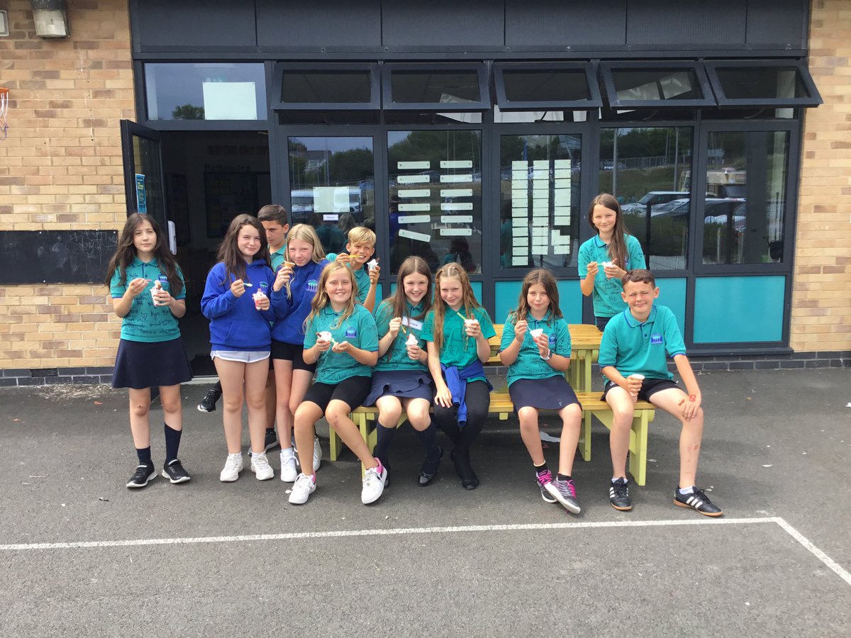 Trît fach ar ddiwrnod olaf Dosbarth Derwen🍦