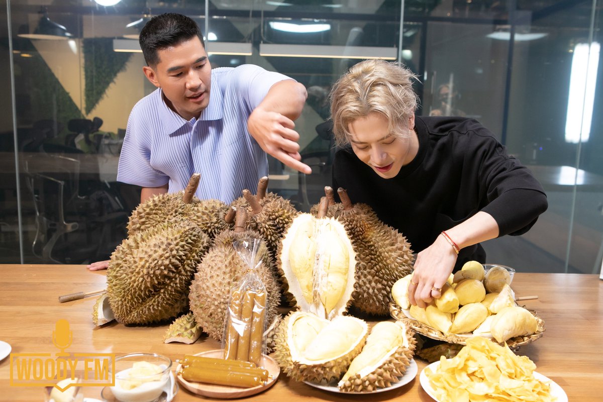 Woodytalk's tweet photo. เซอไพรส์สำเร็จ ! จัดเต็มทุเรียนทุกรูปแบบเท่าที่จะหาได้ไปเล้ย ดีใจที่เห็นเค้ามีรอยยิ้มมีความสุข วด. เองก็มีความสุขตามไปด้วย คนอะไรน่ารักนุ้บนิ้บ จนอยากเป็น #ทุเรียนของพี่แจ็ค มากเลย 💚🥰

ตามไปดูรีแอคน่ารักๆ > https://t.co/jPabxqjPCN
#JacksonwangxWoodyFm #Jacksonwang #แจ็คสันหวัง https://t.co/UCNxSe3jks