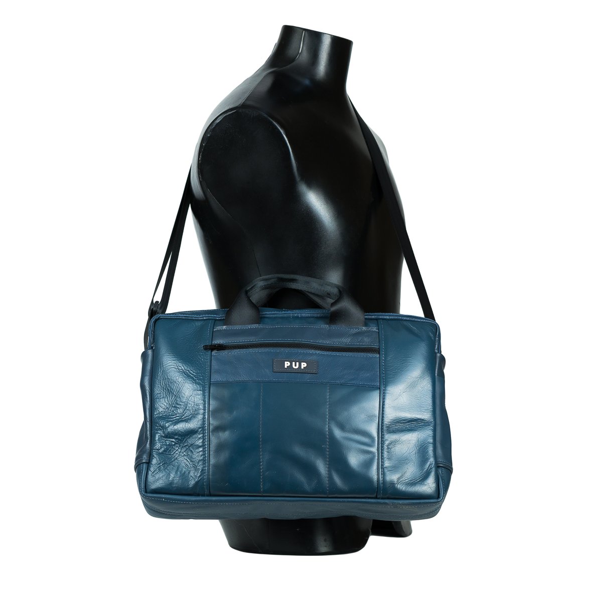 Two more #Amtrak bags have been #restocked! Check out peopleup.org/amtrak for new inventory of the Switchman Messenger and Conductor Weekender Duffle 🚨