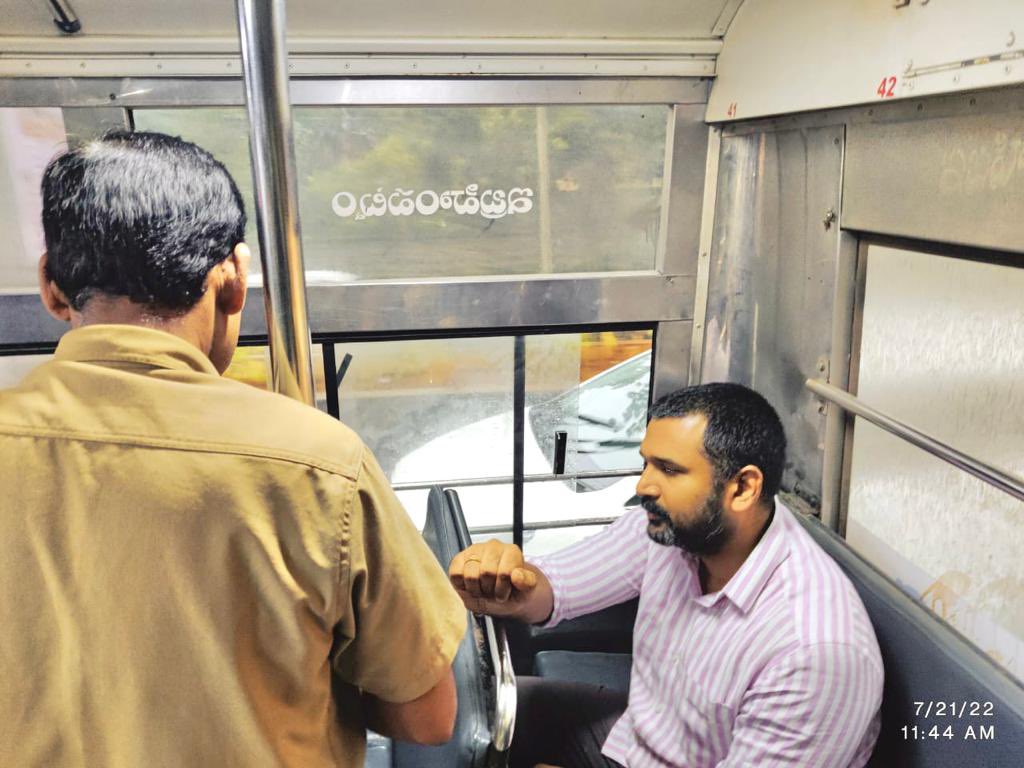 Krishank_BRS's tweet photo. Off-late I’ve used this space for posts on Modi ji & his failed policies than posting my images,but today i realised how concerned Bhakt Mandali of BJP was missing to see me Travel in RTC Bus.
Traveled to Secbad Court yesterday, got acquitted in a 2012 Telangana Agitation Case😊 https://t.co/da6yo1mZN1