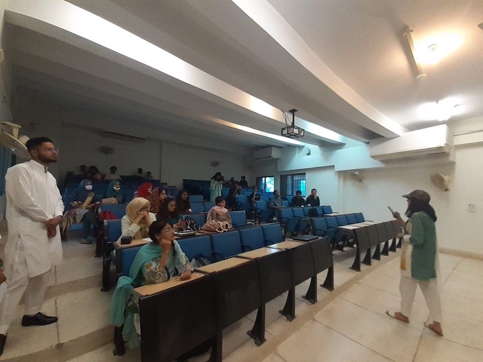 ideacomsats's tweet photo. Throwback to the 33-minutes session “The power of giving” conducted by Team Ceous Crew. 
It was a great session which encouraged us to perform good deeds and charitable behavior. https://t.co/jCOgxnu3wY