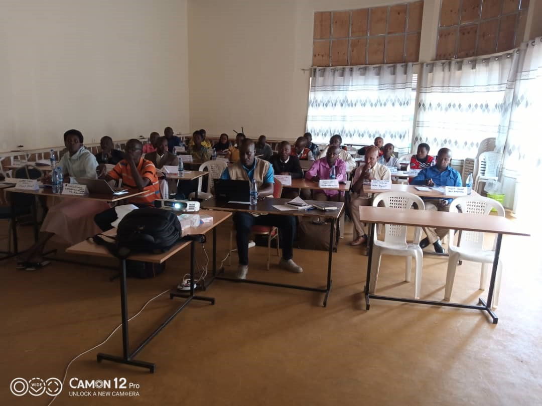 HousainouTAAL's tweet photo. #WFP 🇧🇮 trained2⃣4⃣🏫master storekeepers & 👨💻stock managers in grain storage, and 🧑🌾post-harvest management in #Ngozi Province.
➡️the quality of locally purchased🍚🫘food for home grown school feeding programme #HGSFP is a core priority for #WFP. https://t.co/bUh4m33Y5g