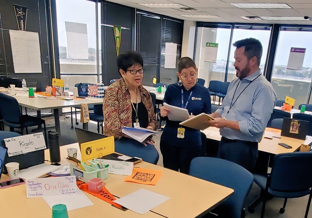 DALLASISDAVID's tweet photo. AVID Brown Bag Summer Professional Learning in Dallas ISD! Our educators are fired 🔥 up and ready for a new school year! Such a great week of engaging and impactful learning! https://t.co/FnZUbxqeR5