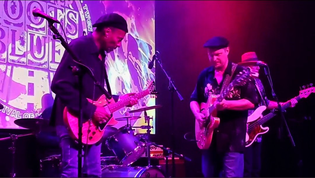 Linwood Taylor &amp; guest <a href="/SolRoots/">Sol Roots</a> for a packed house at <a href="/LancRootsBlues/">Lancaster Roots & Blues</a> !!

"Linwood's style is in the vein of #AlbertKing &amp; @Hendrix &amp; he has worked w <a href="/JlwOfficial/">Joe Louis Walker</a> @DevonAllman &amp; @TommyCastroBand"

"Sol performs a soulful blend of rock &amp; blues w a natural stage presence" @Jambase