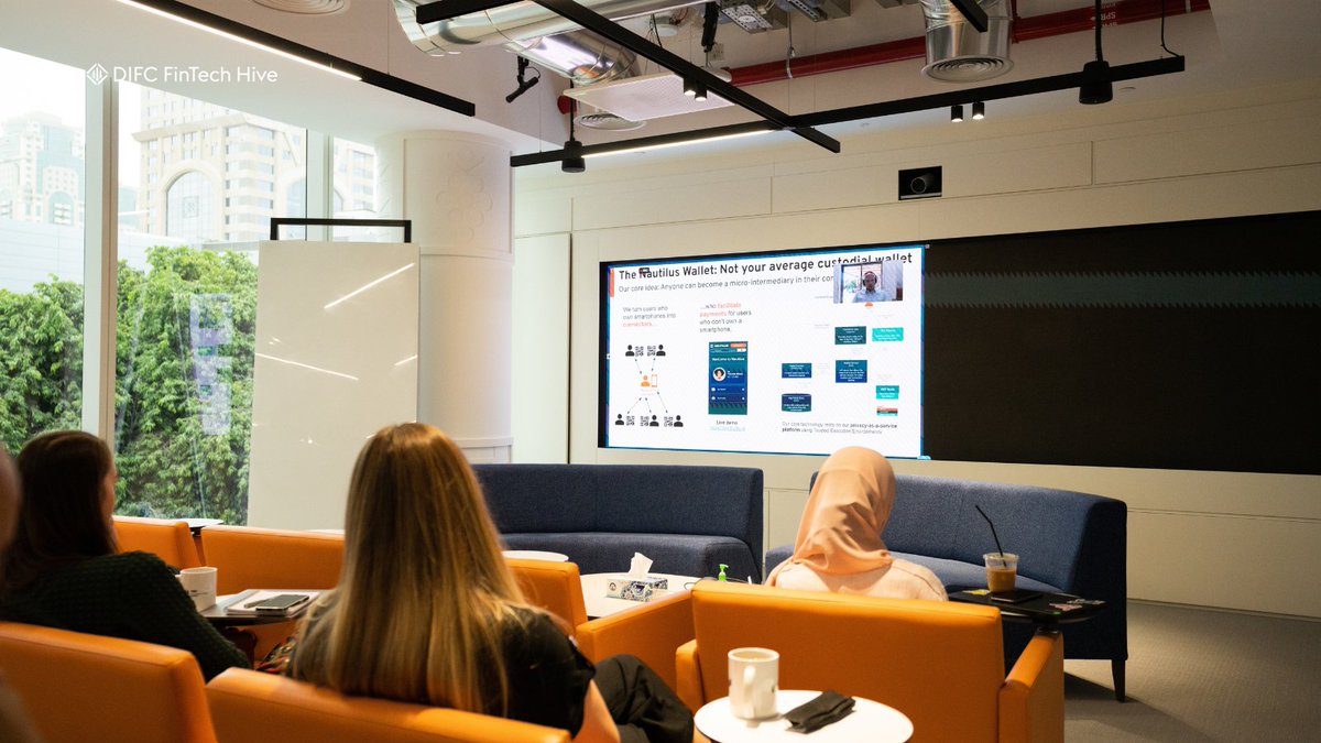 InnovHubDIFC's tweet photo. We had an exciting Speed Dating Session where 7 of the participating Sprint A startups had the chance to pitch to @Visamiddleeast at the VISA Innovation Hub for the #2022Acceleratorprogramme. https://t.co/oazQSm45ZH