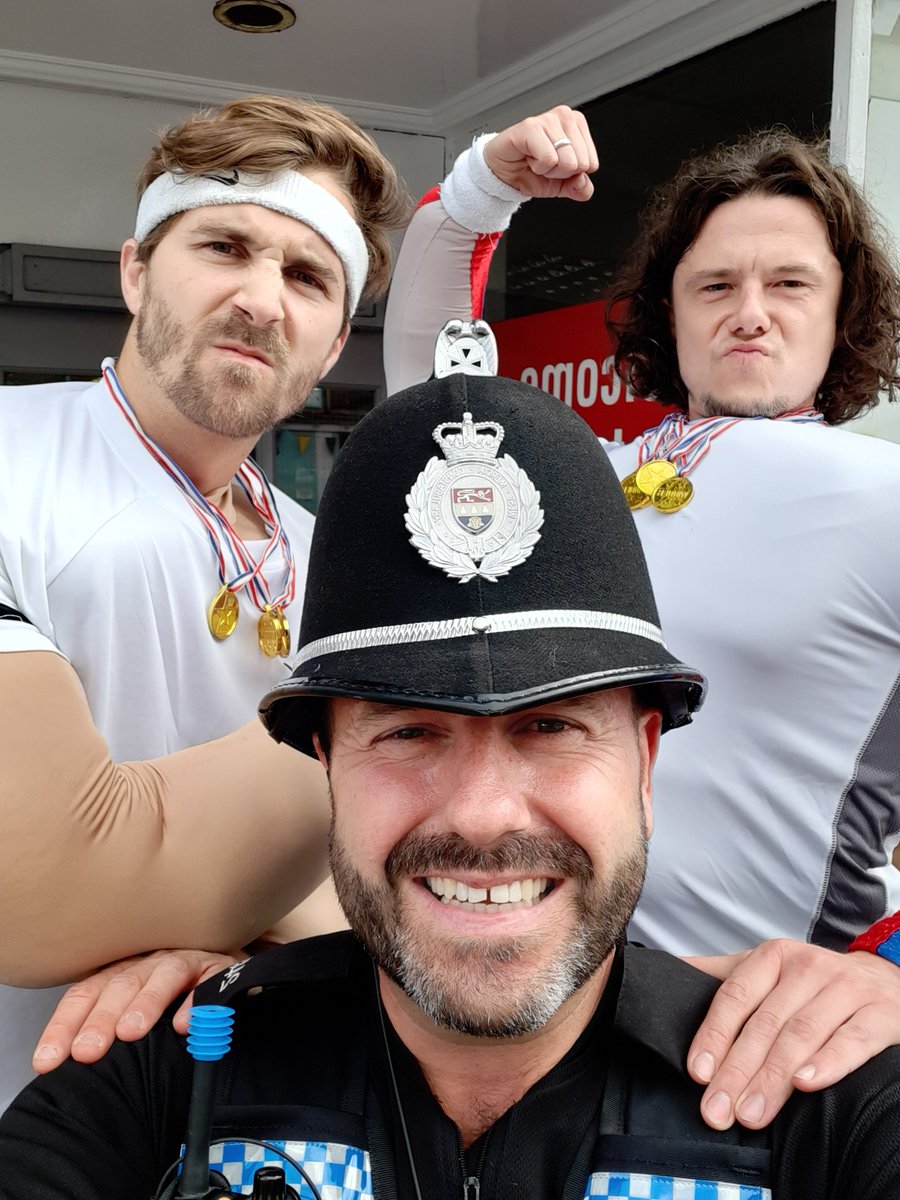 MalvernCops's tweet photo. Good vibes in Upton for the #QBR2022. Come along and enjoy the atmosphere as you never know when you'll see the #CommonwealthGames come to the UK again.#B2022police @CG2022_WMP 2449 https://t.co/XoSopNflks