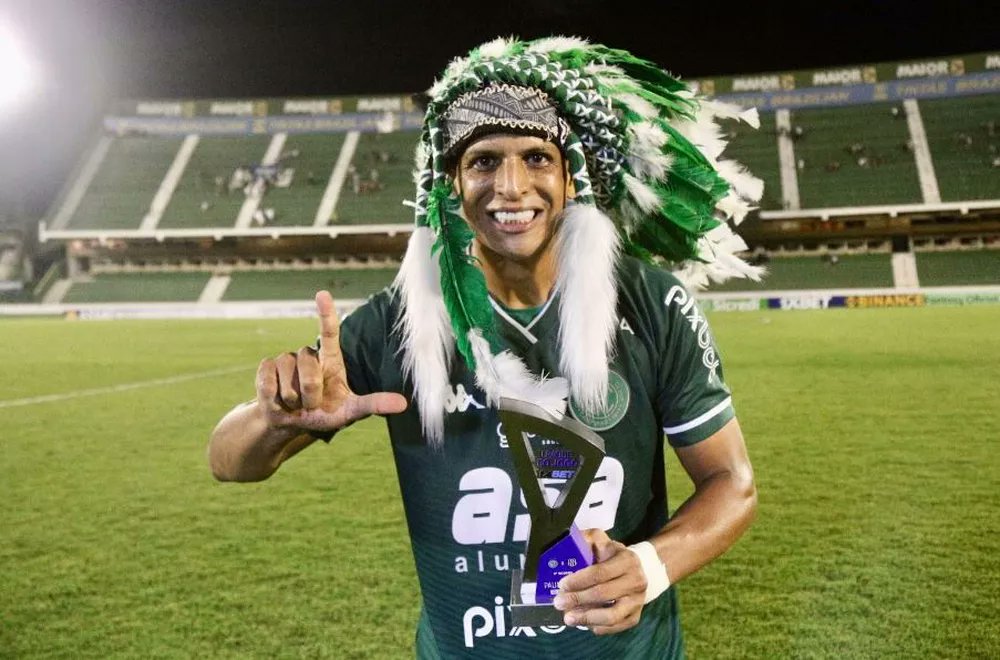 Paysandu deve anunciar dois jogadores nos próximos dias. Zagueiro Naylhor, ex-Tuna, está com negociações avançadas com o clube e centroavante Lucão está resolvendo a parte burocrática para sair do Guarani e chegar em Belém. 

📸Arquivo pessoal/Naylhor e Divulgação/Guarani