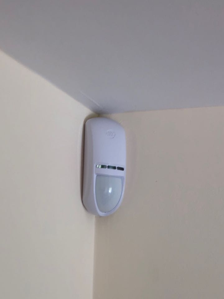Midland_Alarm's tweet photo. Drop in visit to a customer who had previously been getting false triggers on the a... https://t.co/AWWyCXmpvG https://t.co/Zkw1zjimP9