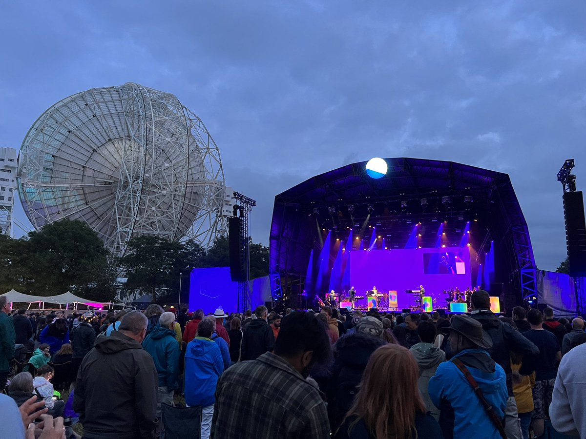 Will never get complacent about the privilege of watching on from the stage as these magical maestros cast spells over the @bluedotfestival crowd with their music making. I cried A LOT. Thank you @Paraorchestra @Hanpeel @CharlieHazlewoo #TheUnfolding