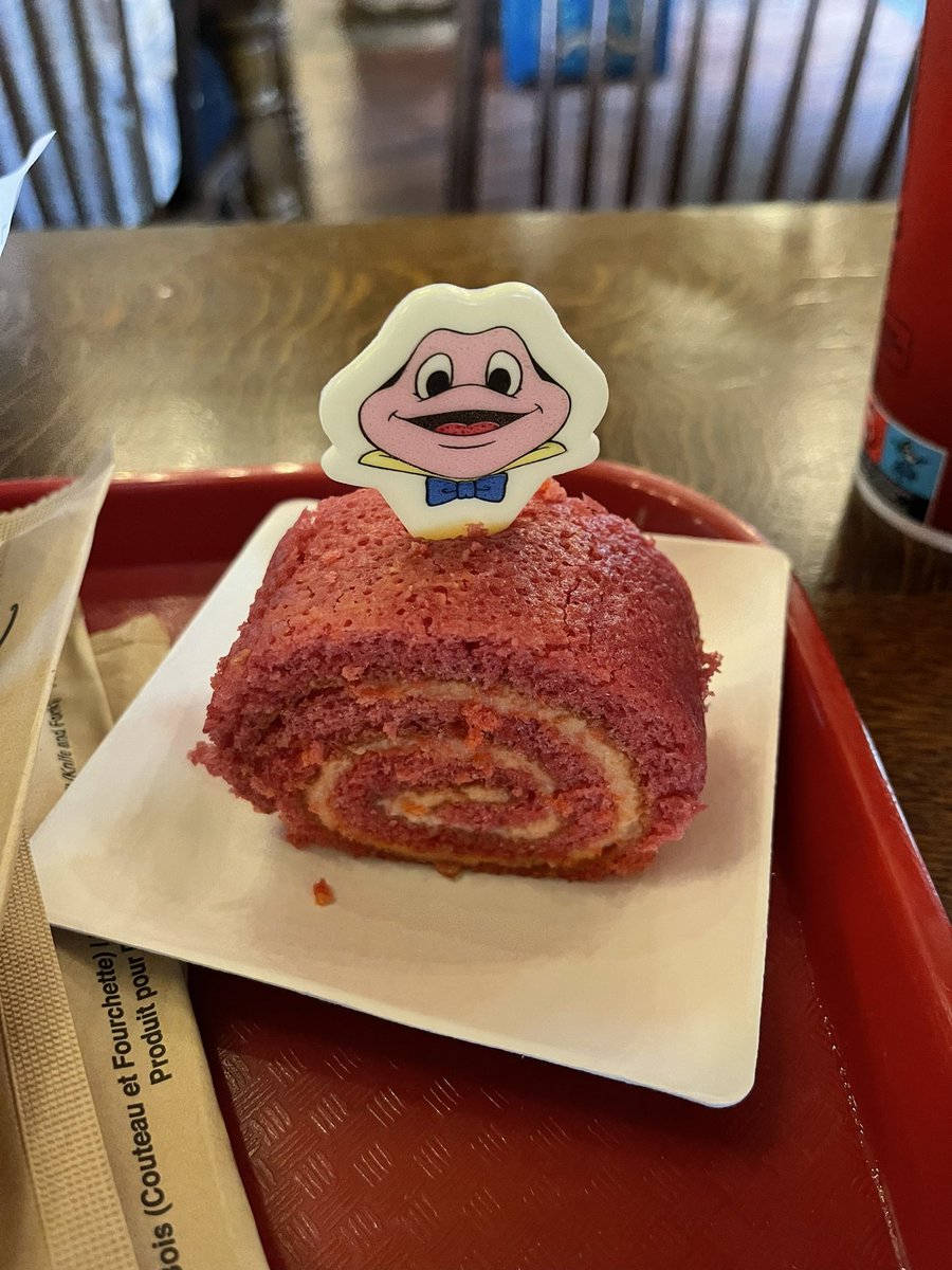 SergyToG's tweet photo. ¡¡Hoy se come en el mejor restaurante de @DisneylandParis!! #ToadHallRestaurant #DisneylandParis30 https://t.co/VNTdQcVA1V