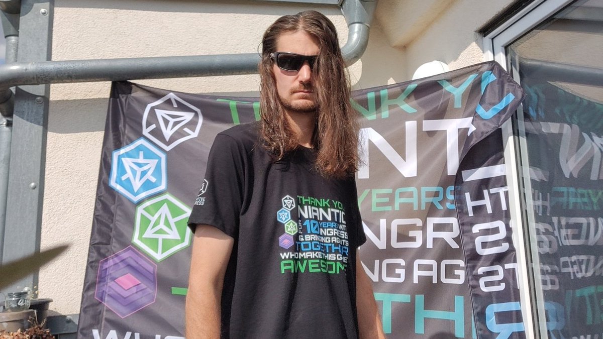 AlecCale's tweet photo. I'm looking forward to the #superpositionanomaly in Munich on July 30, 2022. The #thankyouniantic flag turned out really great. Thanks to the Idea from a Instagram user there's now a shirt too.
Maybe we'll meet for a photo in Munich?!
#IngressPrime #Ingress #niantic https://t.co/ETy5qJSxy0