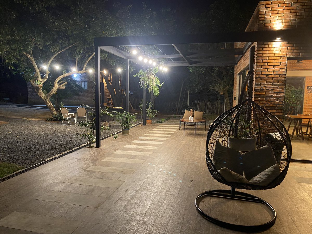 Si estás buscando una buena opción para despejarte entre amigos o en familia, les recomiendo quinta Villa Gume, a pies del Cerro Yaguaron. Cuenta con todas las comodidades para hasta 10 personas, quincho, parrilla, piscina, ambiente climatizado, wifi, cancha de volley.