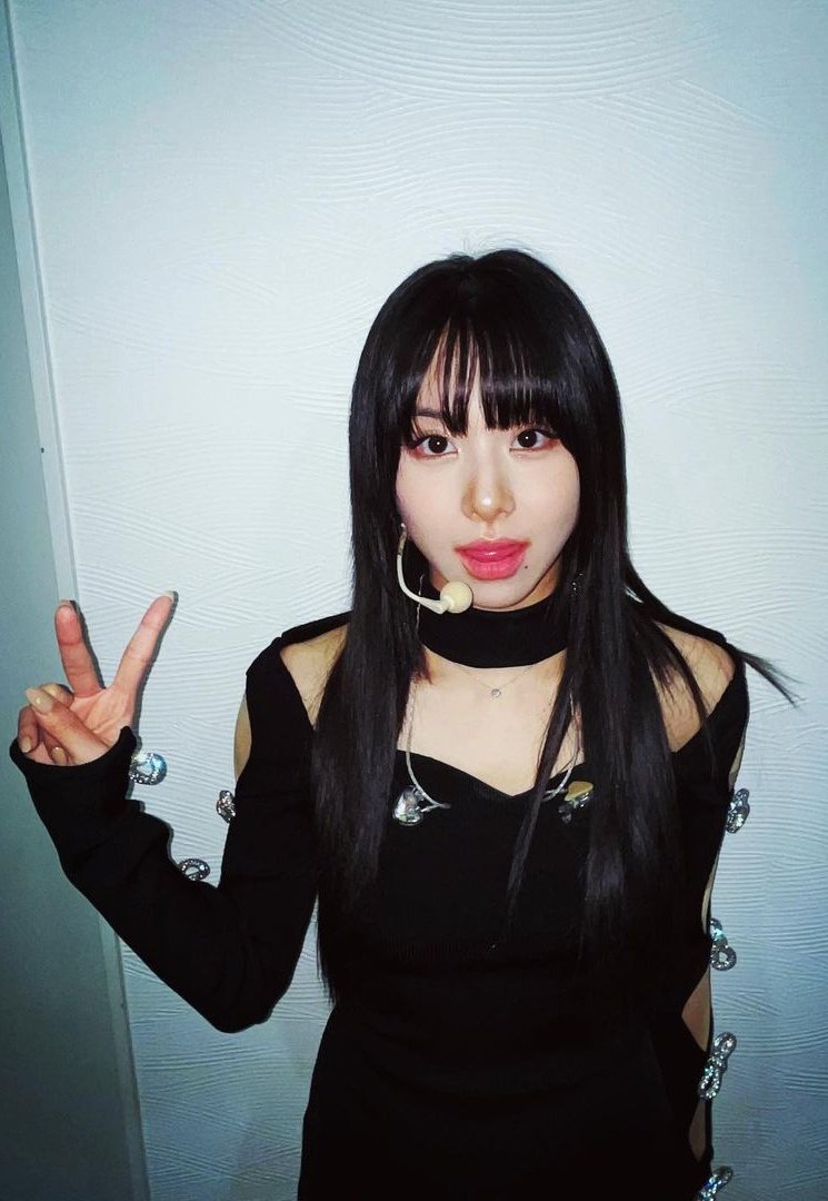 CHAEYOUNGLOOKS's tweet photo. the prettiest son chaeyoung https://t.co/wniXSVtKCI