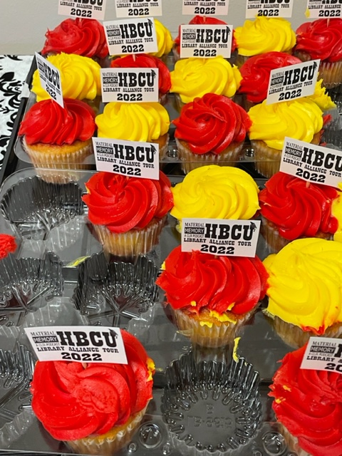 CLIRnews's tweet photo. Thank you to @SUNOLibrary staff and @SUNOKnights faculty and students for such a warm welcome, a tour of the library, and cupcakes! 🧁🎉

Click to hear the winning #MaterialMemory episode, “There’s Magic in Creating Something from Nothing”   ▶️ https://t.co/5FyEAvPeUL https://t.co/KOPqeb68Np