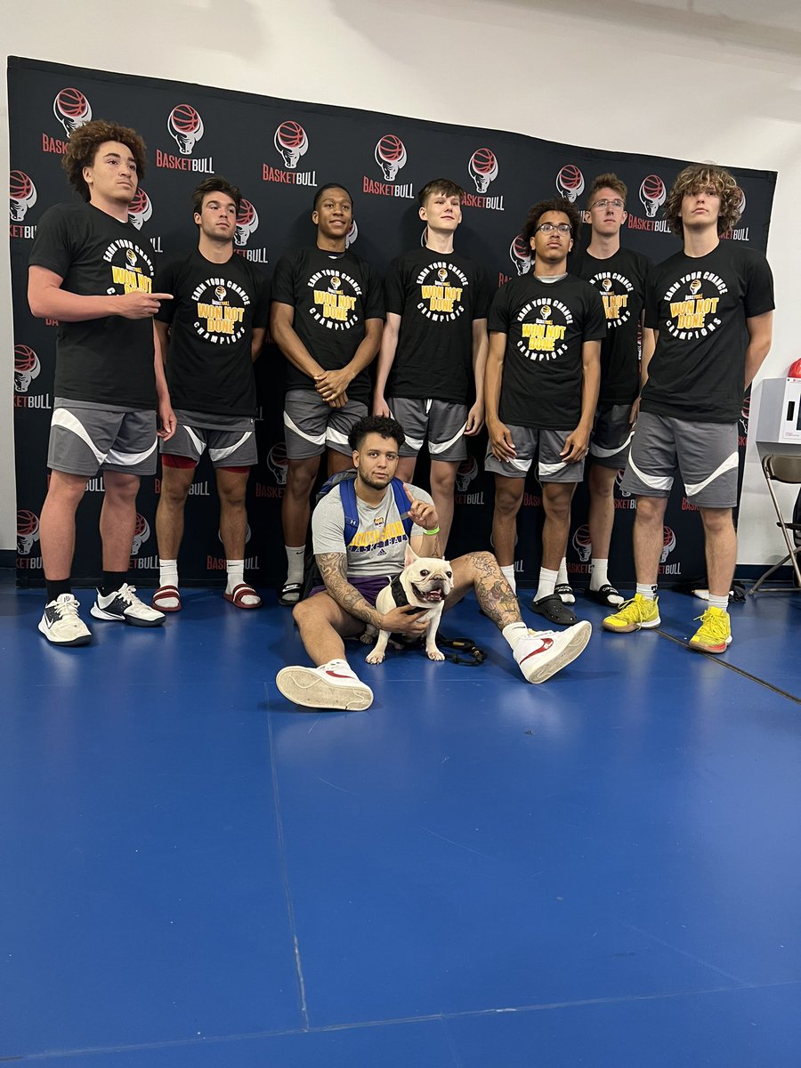 CoachAJAY_'s tweet photo. thank you @BasketBullhoops for hosting a well ran event. Coach Darwin, @Heat__Elite  @LILightningBB  ‘23s, and I were excited to come up and battle. Coaches thank you for taking the time out of your recruiting schedule to watch our guys. https://t.co/i12QnhO39p