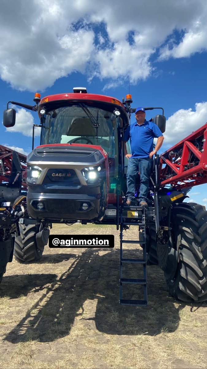 cj_bowditch's tweet photo. Big week at @AginMotion. Hosting an event with @SaskYoungAg, working the booth and driving a cart for @FCCagriculture and walking the show as a farmer with my Dad! Such a great show with great people and great information! Thank you @DiscoveryFarms https://t.co/IBwBHCqqya