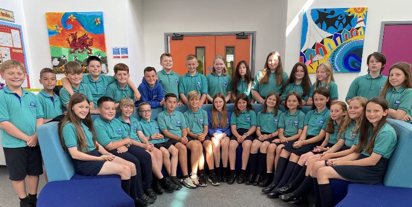 Wel am flwyddyn! Diolch i chi Dosbarth Derwen 2022 am flwyddyn anhygoel! Pob lwc blwyddyn nesa’! Gwnewch y mwyaf o bob cyfle ac ewch amdani! Joiwch eich gwyliau! 😁 

What a year! Thank you class of 2022 for a brilliant year! Good luck in the secondary! Make the most of it! 😁