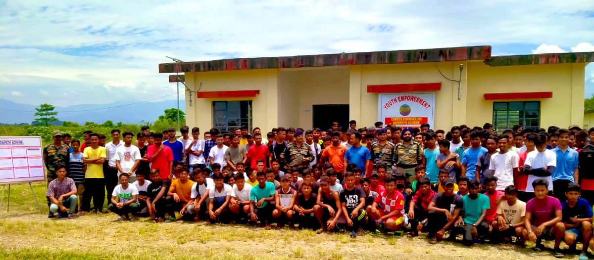 trishakticorps's tweet photo. #AgniveerRecruitment2022 

Military Station #Bengdubi #TrishaktiCorps prepares local youths for being #Agniveers. Awareness on procedures &amp; assistance in registration rendered for maximum benefit. Enthusiastic participation by the aspirants.

@adgpi 
@easterncomd https://t.co/wHtSSoqUmM