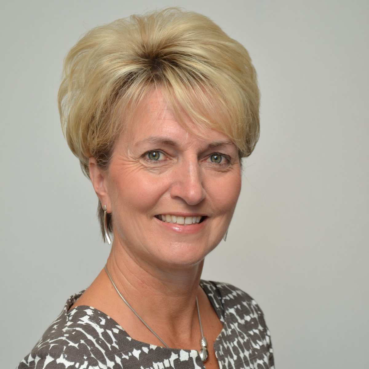 Royal College of Physicians (@rcphysicians) on Twitter photo We’re pleased to announce that following an extraordinary meeting of RCP Council yesterday, <a href="/DrSarahClarke/">Sarah Clarke</a>, the current clinical vice president, will become the 122nd president of the RCP in September: ow.ly/9n8C50K21rb We’re pleased to announce that following an extraordinary meeting of RCP Council yesterday, <a href="/DrSarahClarke/">Sarah Clarke</a>, the current clinical vice president, will become the 122nd president of the RCP in September: ow.ly/9n8C50K21rb