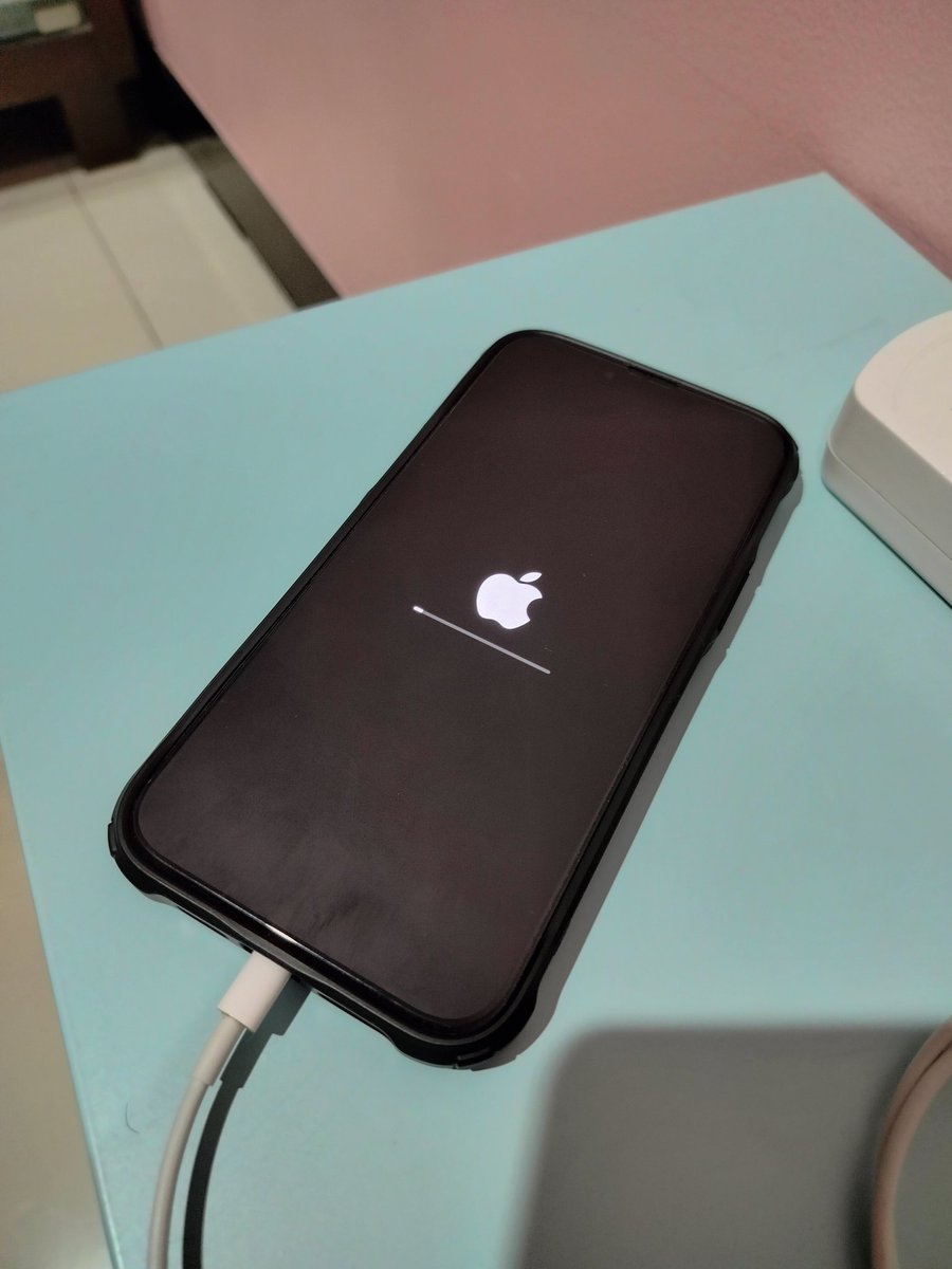 VerdeSelvans's tweet photo. I'll try to stay on iOS 15 until the next 2-3 years 😂 https://t.co/bvfPdnRuyo