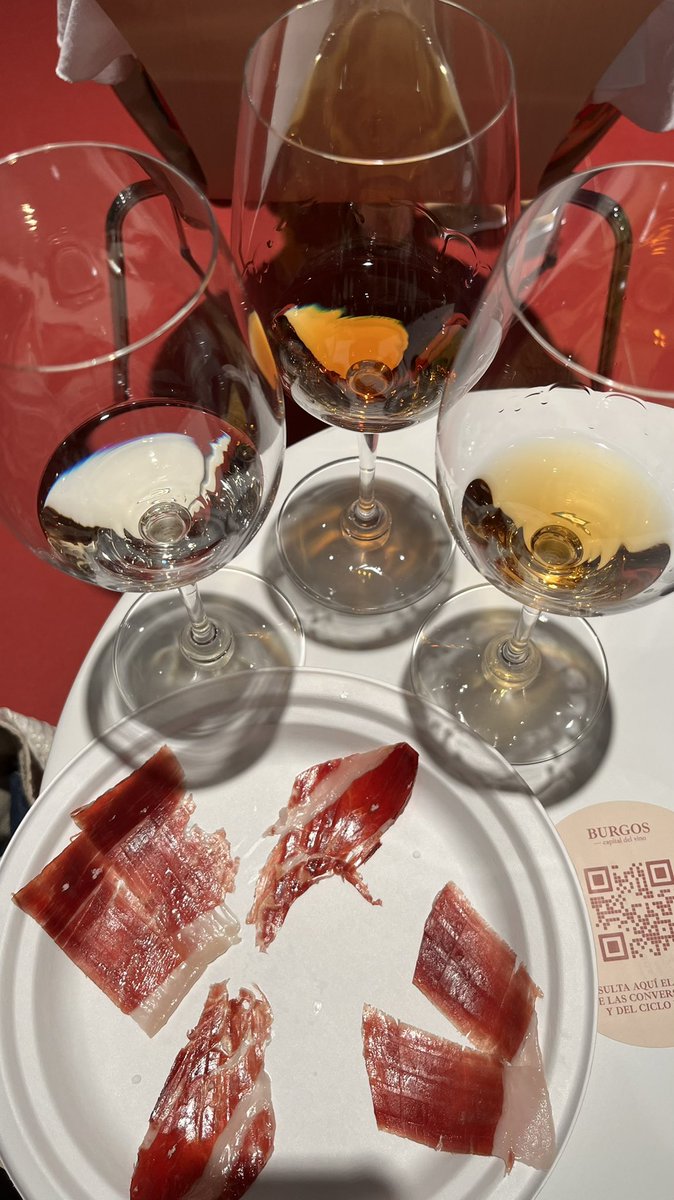 Armonías de #jamón <a href="/hojadelcarrasco/">La Hoja del Carrasco</a> con <a href="/VinosJerez/">Vinos de Jerez</a> #burgoscapitalvino