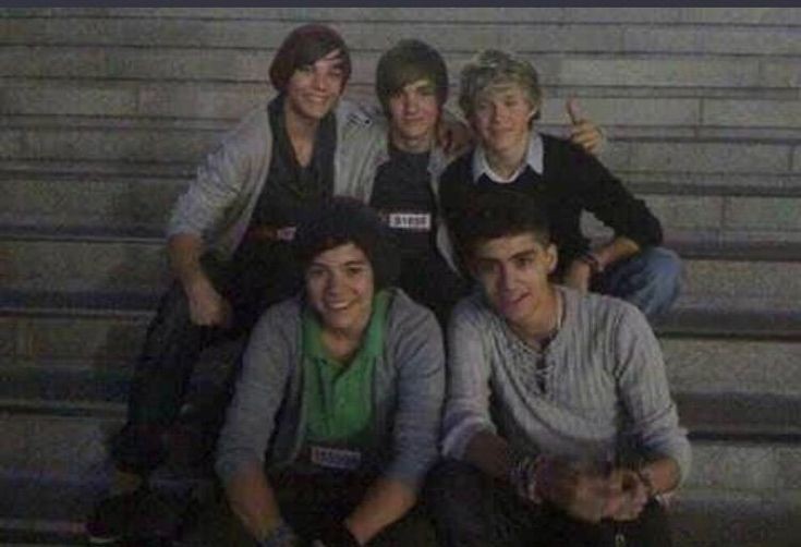 vernontwo_'s tweet photo. "La boyband de mi época one direction, eran chicos normales pero terribles bailarines"

#12yearsofonedirection https://t.co/GSxbX6lwpL