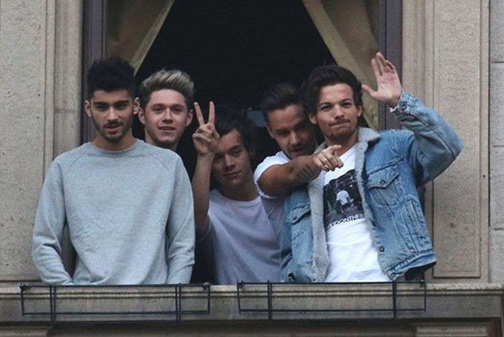 "La boyband de mi época one direction, eran chicos normales pero terribles bailarines"

#12yearsofonedirection