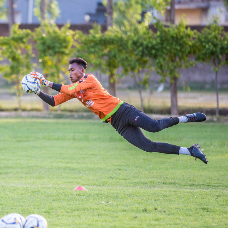 MumbaiCityFC's tweet photo. Mumbai City are delighted to announce the arrival of goalkeeper Bhaskar Roy who joins #TheIslanders on a deal until May 2024 ✍️

Read more about our newest recruit here ⤵️

#WelcomeBhaskar #MumbaiCity #AamchiCity 🔵