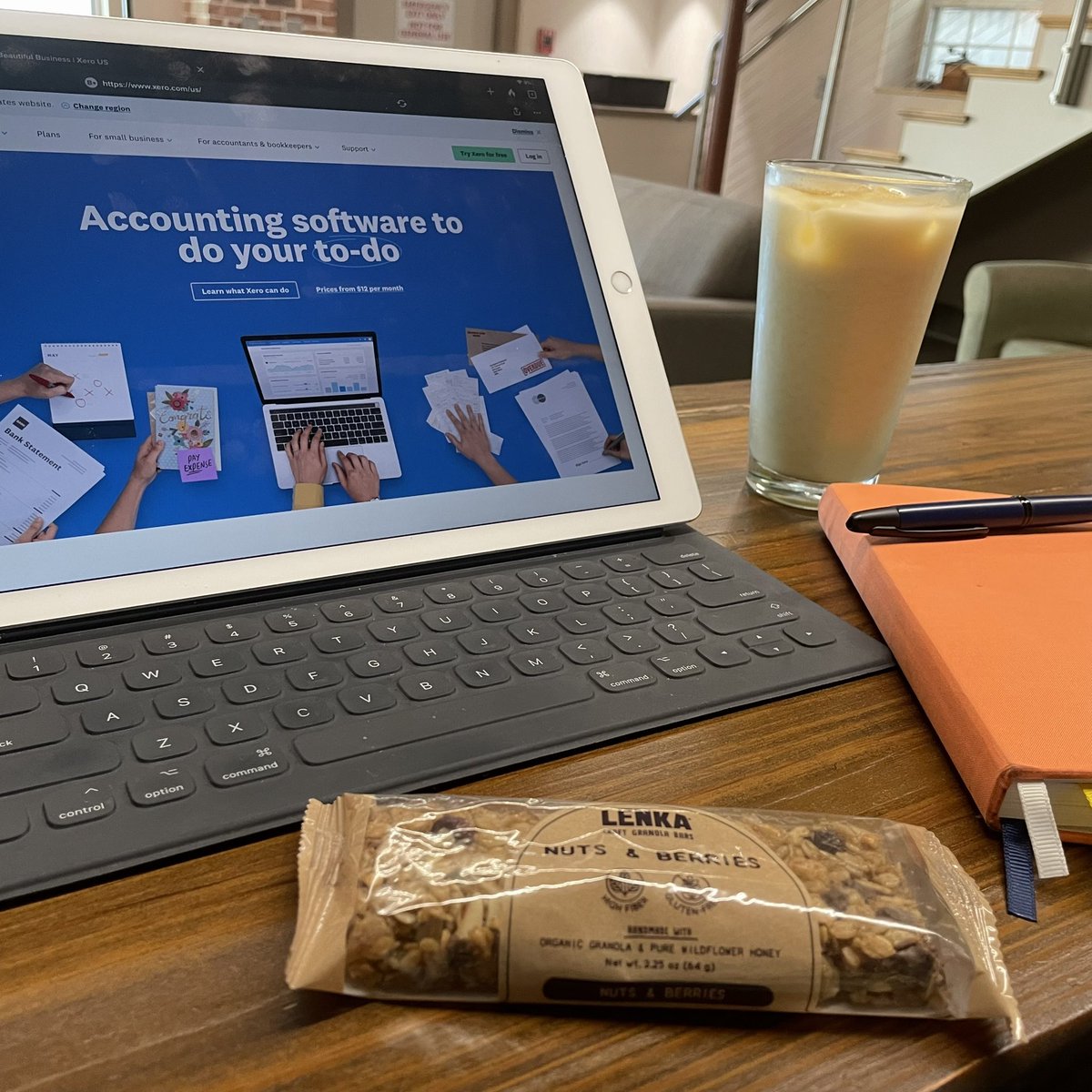 elementscpa's tweet image. Okay, here’s a productive morning:

- Iced turmeric ginger chai from Ragamuffins ✅

- @xero cloud accounting software for weekly bill payments &amp;amp; bookkeeper replies ✅

- Weekly reflection &amp;amp; planning w/ @bestselfco SelfJournal ✅

#PowerYourCreativity 🚀