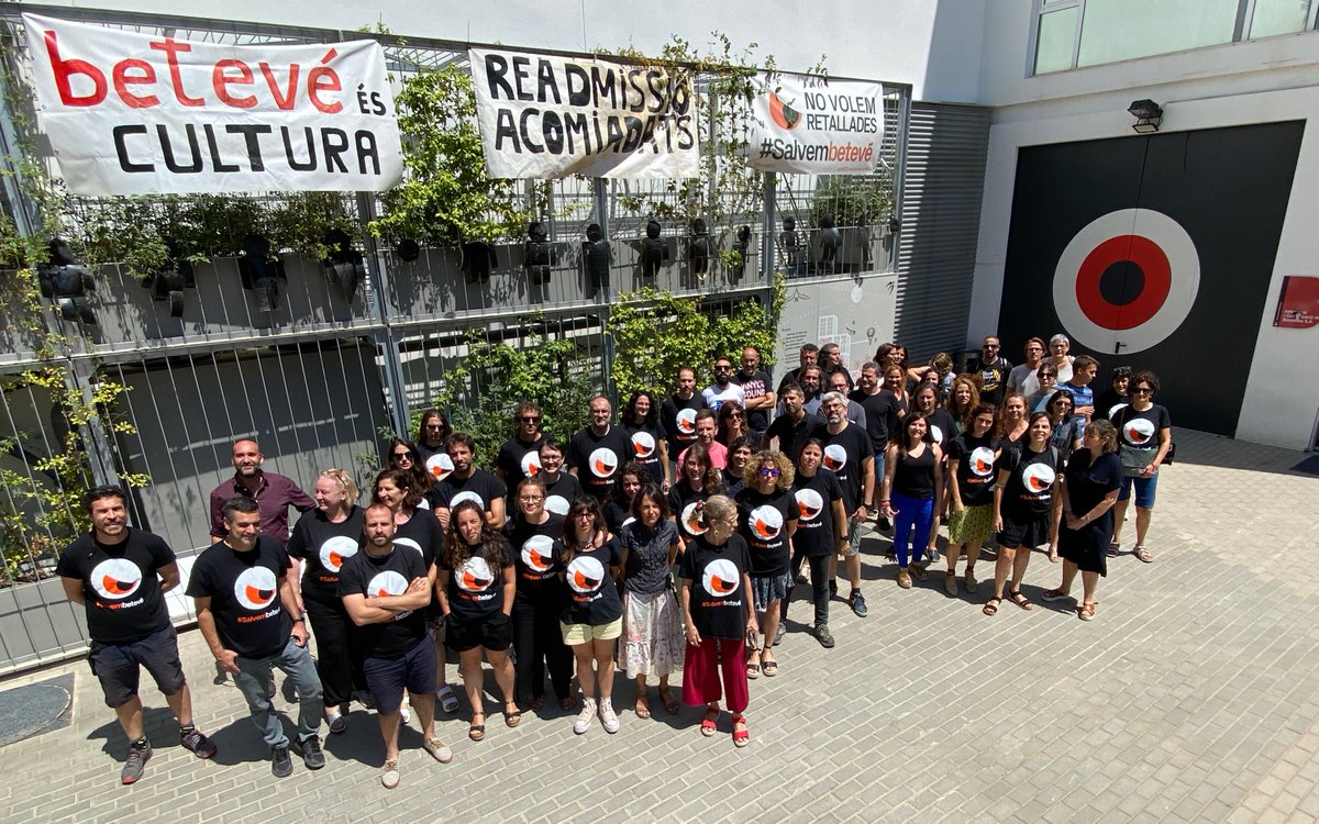 Fa 1 any, el <a href="/sergivicente/">Sergi Vicente</a> va acomiadar 9 companys de <a href="/beteve/">betevé</a> amb el recolzament del Consell d'Administració , <a href="/jaumecollboni/">Jaume Collboni</a> i <a href="/AdaColau/">Ada Colau 💜🌈🔻</a> 
Al febrer van acomiadar 12 companyes més.
En aquest any <a href="/bcn_ajuntament/">Ajuntament de Barcelona</a> no ha fet res per facilitar la seva readmissió. #Salvembetevé