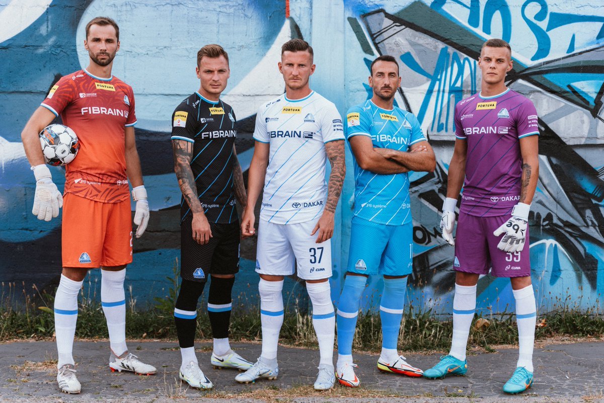 Hey, we're Stal Rzeszów, and here are our kits for the 2022/2023 season!

Keep your fingers crossed for us this season! 👊🤞