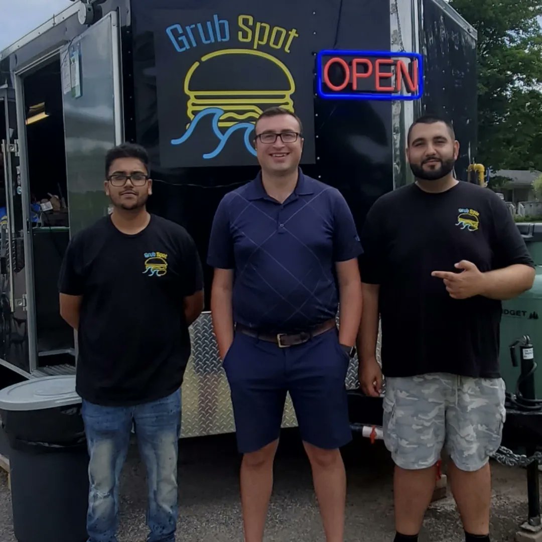 Mason_Ainsworth's tweet photo. Congratulations to Rob and Ali on their new business Grubspot Orillia. The chicken was absolutely delicious! Make sure to check them out at the corner of Bayview parkway and Atherley road. #Orillia #FoodTruck #supportlocal #newbusinessalert #Mason4Mayor #AinsworthInAction #RT https://t.co/w5n4Nrx3qw
