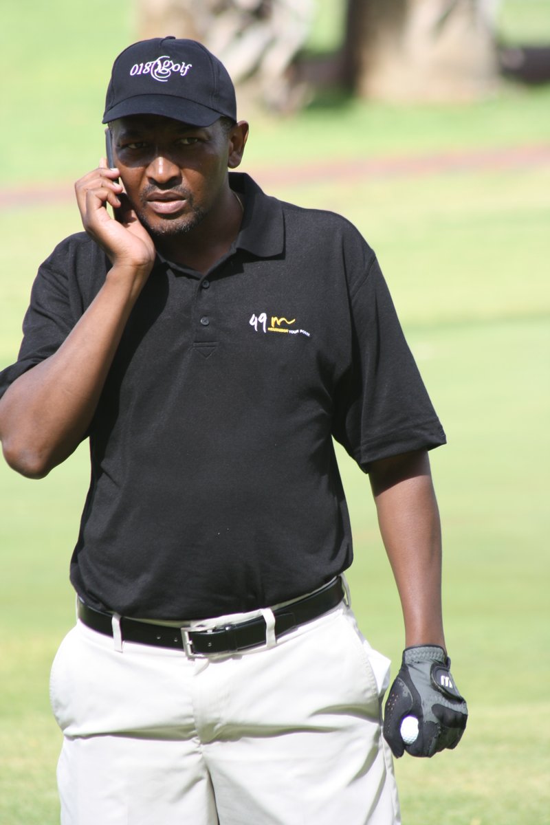 018Golf's tweet photo. 'I know the rules say no cellphones, but I just gotta take this call" LOL🤣🤣 https://t.co/opGUIflrQG