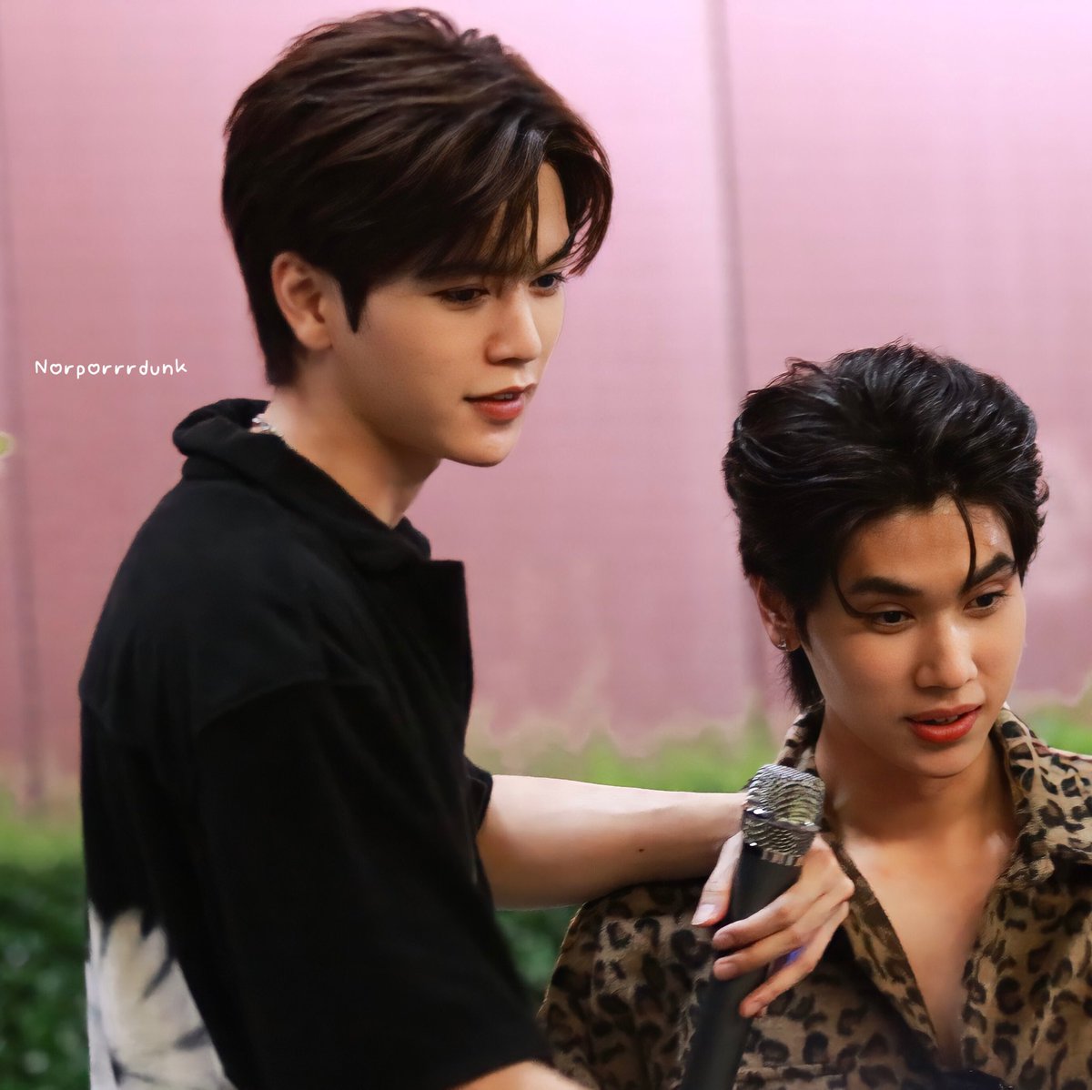 norporrrdunk's tweet photo. 🤍 เอาครูพิ้นและน้องดาวเหนือมาแจกความน่ารักก่อนที่จะได้เจอความน่ารักจริงๆใน #SkyInYourHeartFinalEP 🤍

@dunknatachai @Markjrtn 
#markjrtn #dunknatachai https://t.co/jguojlJ7Wv