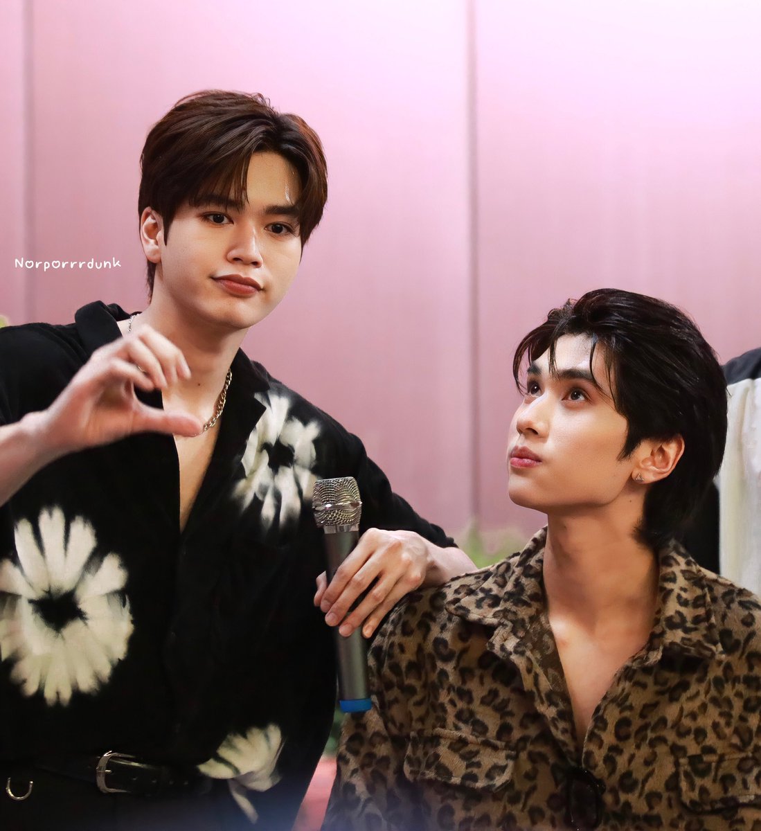 norporrrdunk's tweet photo. 🤍 เอาครูพิ้นและน้องดาวเหนือมาแจกความน่ารักก่อนที่จะได้เจอความน่ารักจริงๆใน #SkyInYourHeartFinalEP 🤍

@dunknatachai @Markjrtn 
#markjrtn #dunknatachai https://t.co/jguojlJ7Wv